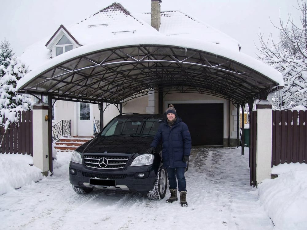 Изготовление и установка арочного навеса для автомобиля из поликарбоната под ключ